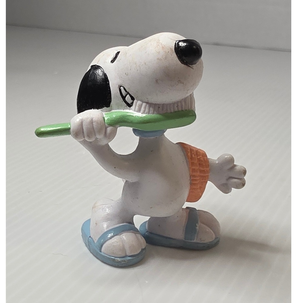 Snoopy PVC Figure 3in White Fair 1958 1966 United Feature Syndicate